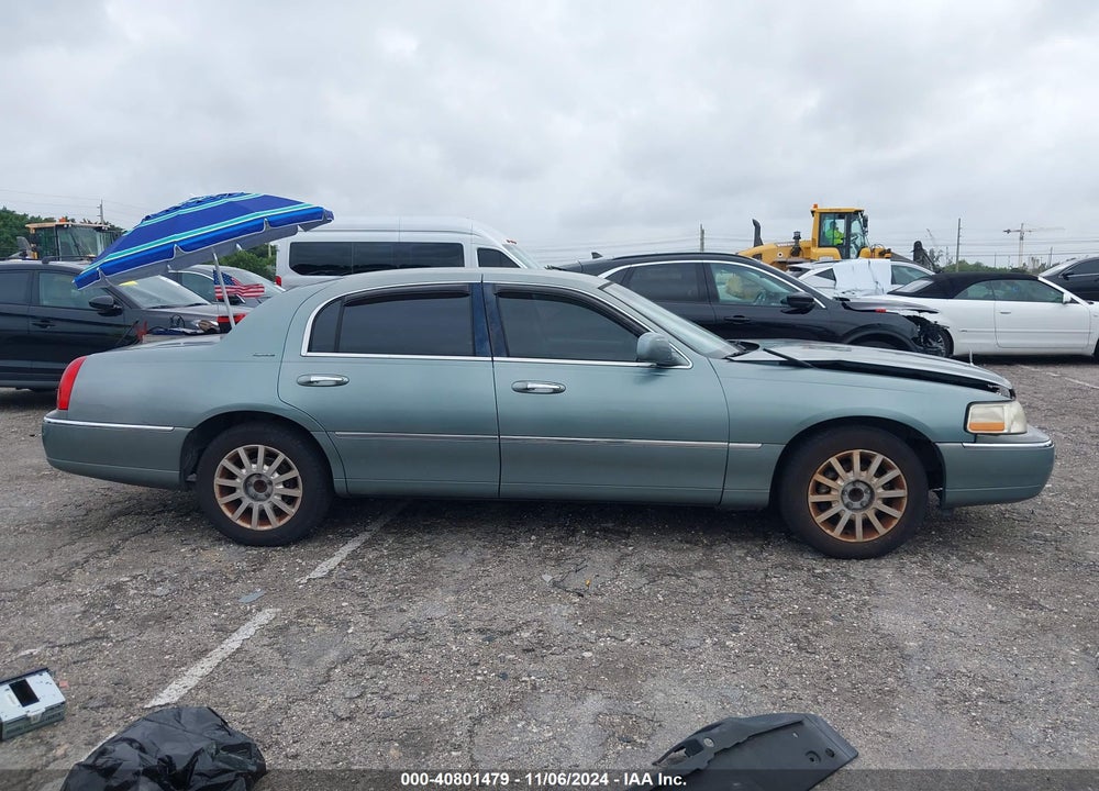 2006 LINCOLN TOWN CAR SIGNATURE VIN: 1LNHM81V46Y619416