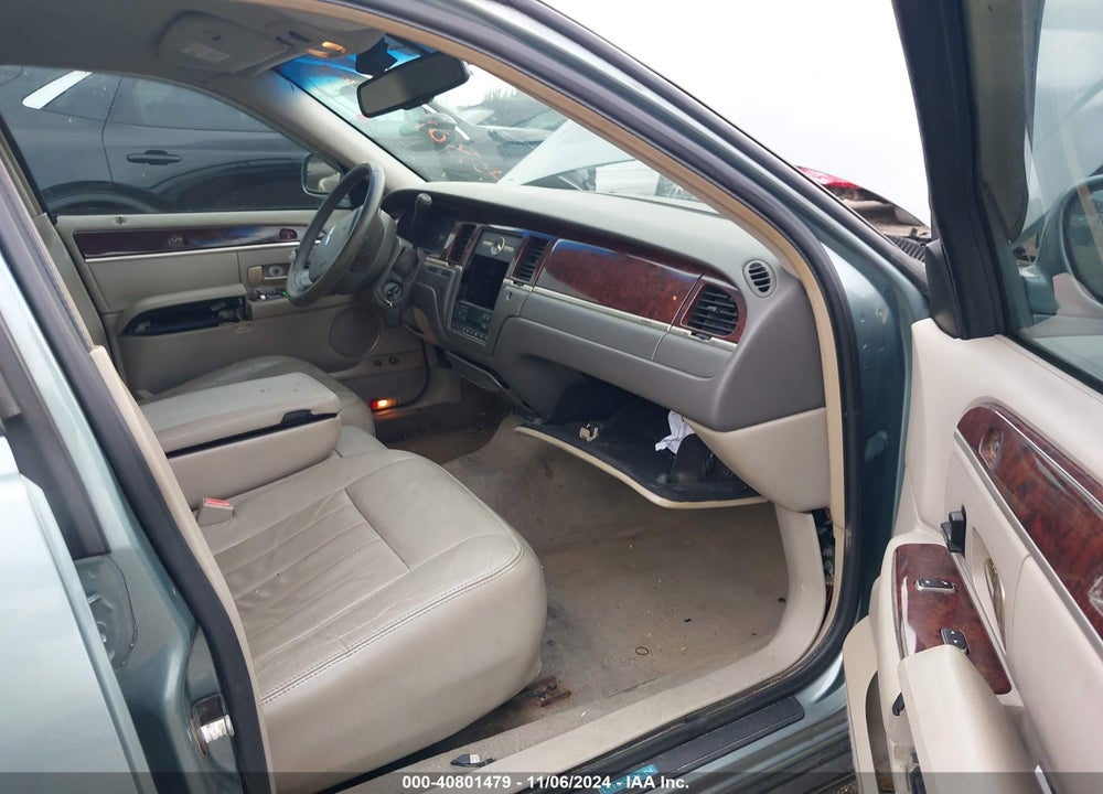 2006 LINCOLN TOWN CAR SIGNATURE VIN: 1LNHM81V46Y619416