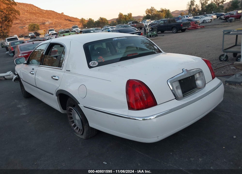 2000 LINCOLN TOWN CAR EXECUTIVE VIN: 1LNHM81W2YY863657