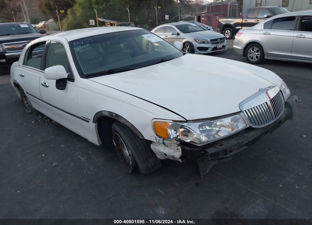 2000 LINCOLN TOWN CAR EXECUTIVE VIN: 1LNHM81W2YY863657