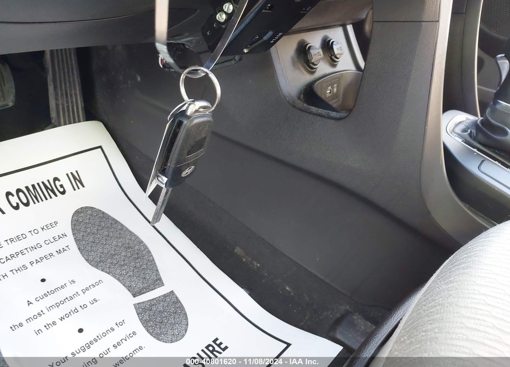 2017 HYUNDAI SANTA FE SE VIN: KM8SMDHF5HU172005