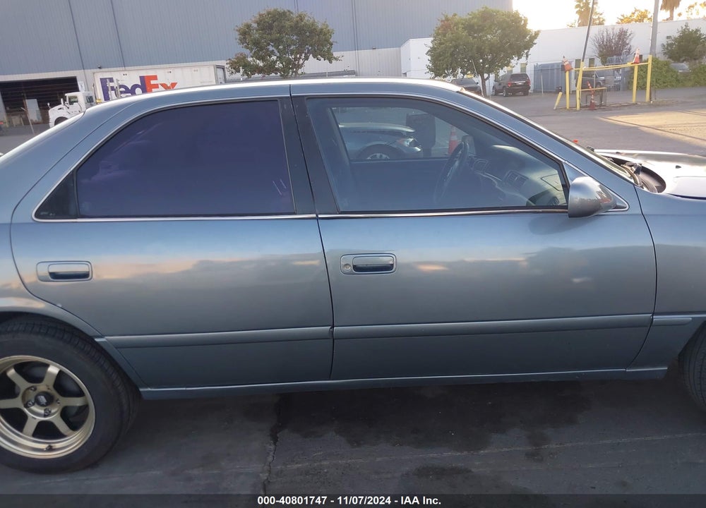 2000 TOYOTA CAMRY LE VIN: JT2BG22K5Y0399541