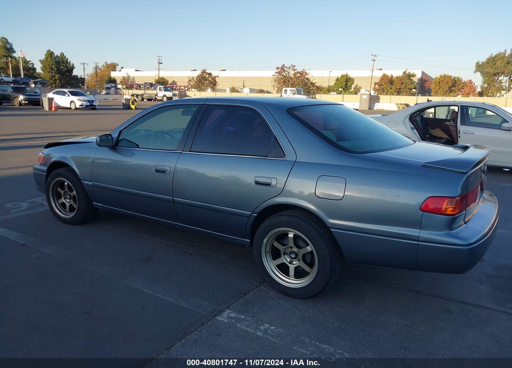 2000 TOYOTA CAMRY LE VIN: JT2BG22K5Y0399541