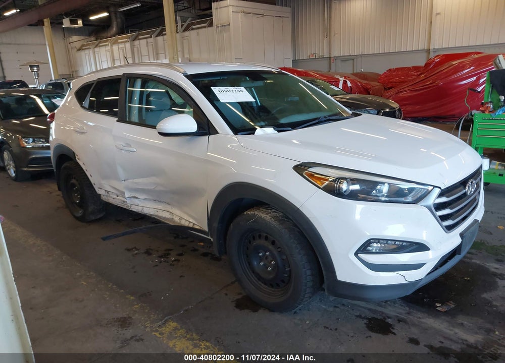 2017 HYUNDAI TUCSON SE VIN: KM8J3CA44HU264093
