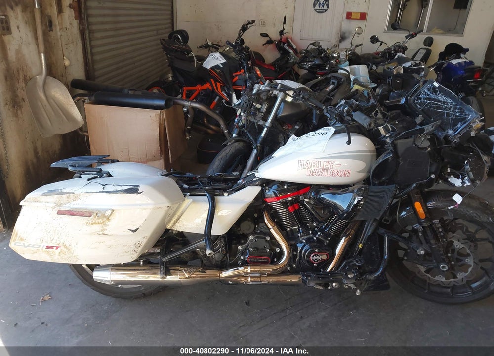 2024 HARLEY-DAVIDSON FLTRXSTSE VIN: 1HD1TL815RB952017