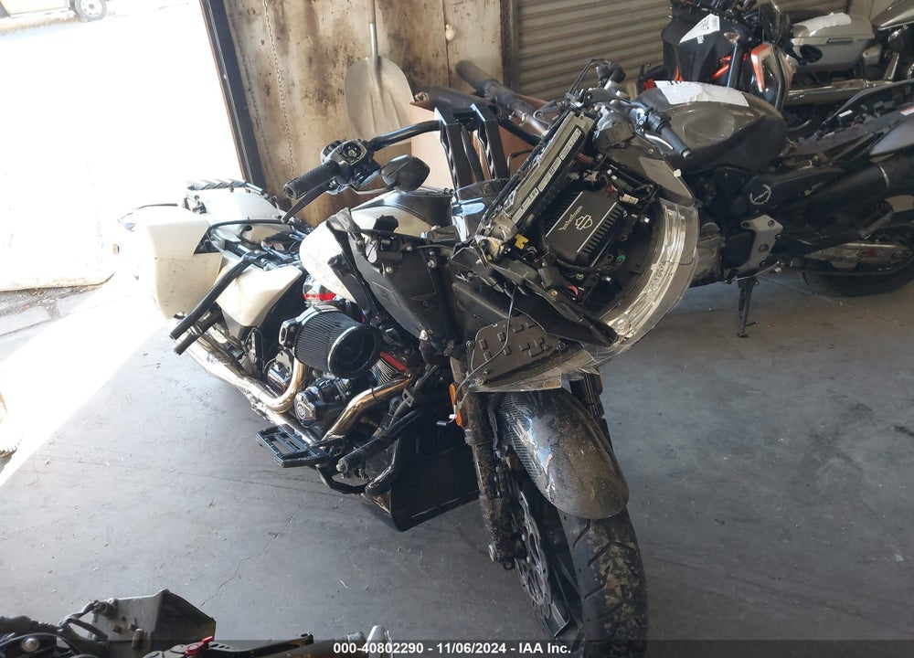2024 HARLEY-DAVIDSON FLTRXSTSE VIN: 1HD1TL815RB952017