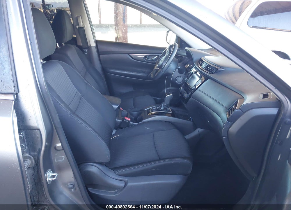 2018 NISSAN ROGUE SV VIN: KNMAT2MT5JP543641