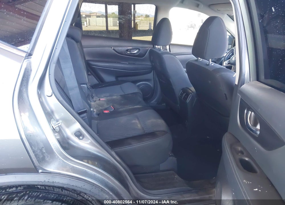 2018 NISSAN ROGUE SV VIN: KNMAT2MT5JP543641