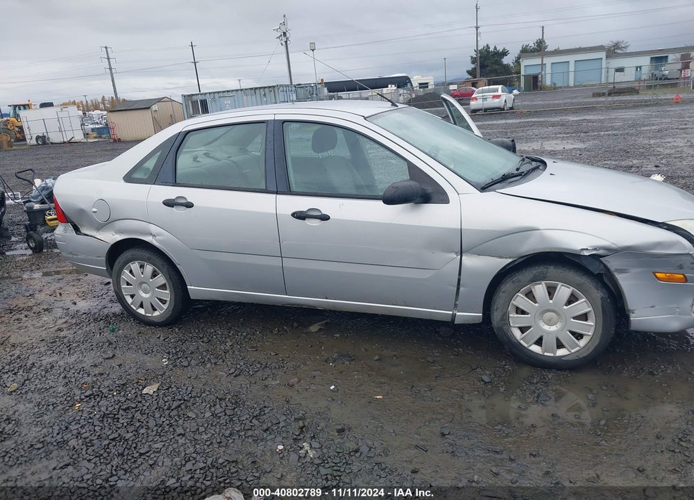 2005 FORD FOCUS ZX4 VIN: 1FAFP34NX5W177937