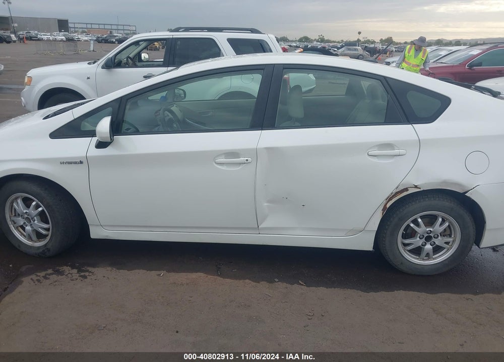 2011 TOYOTA PRIUS TWO VIN: JTDKN3DU9B5313692