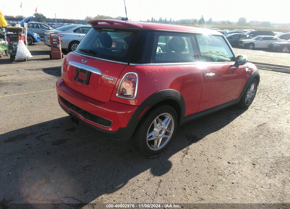 2009 MINI COOPER S VIN: WMWMF73539TW82879