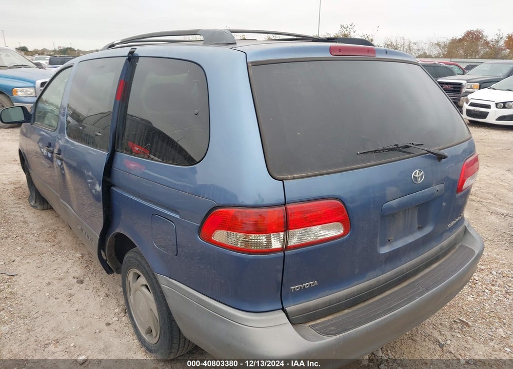 2002 TOYOTA SIENNA XLE VIN: 4T3ZF13CX2U430005