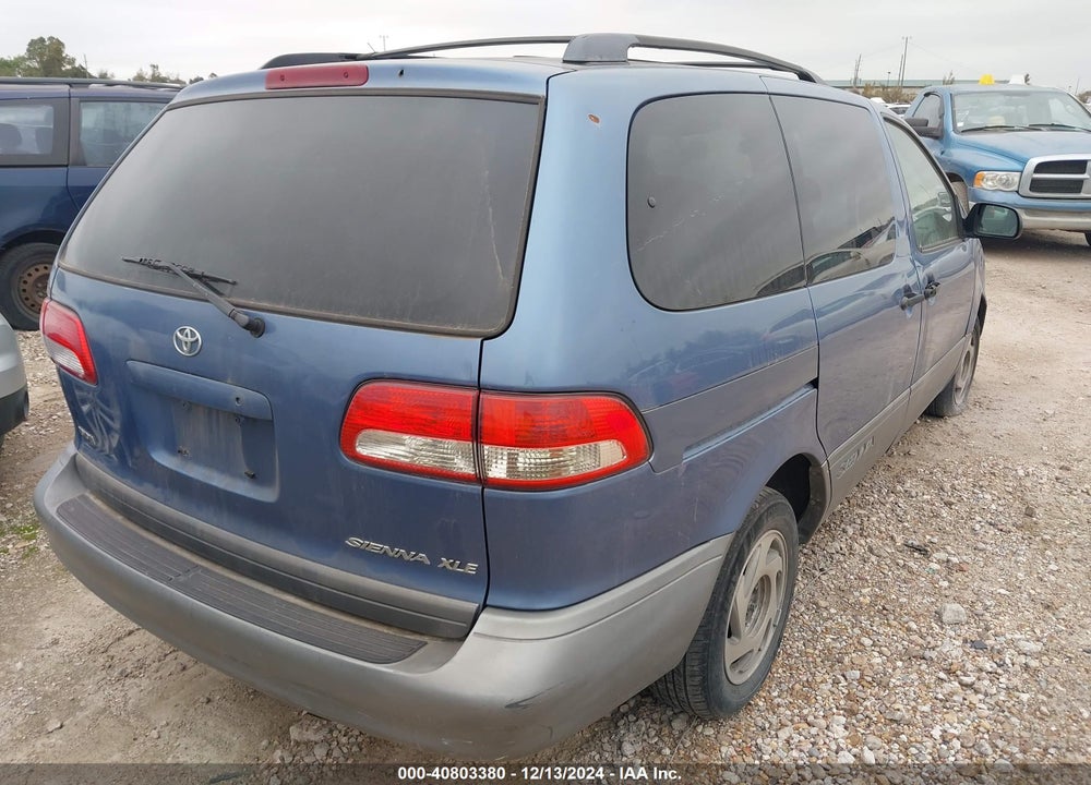 2002 TOYOTA SIENNA XLE VIN: 4T3ZF13CX2U430005