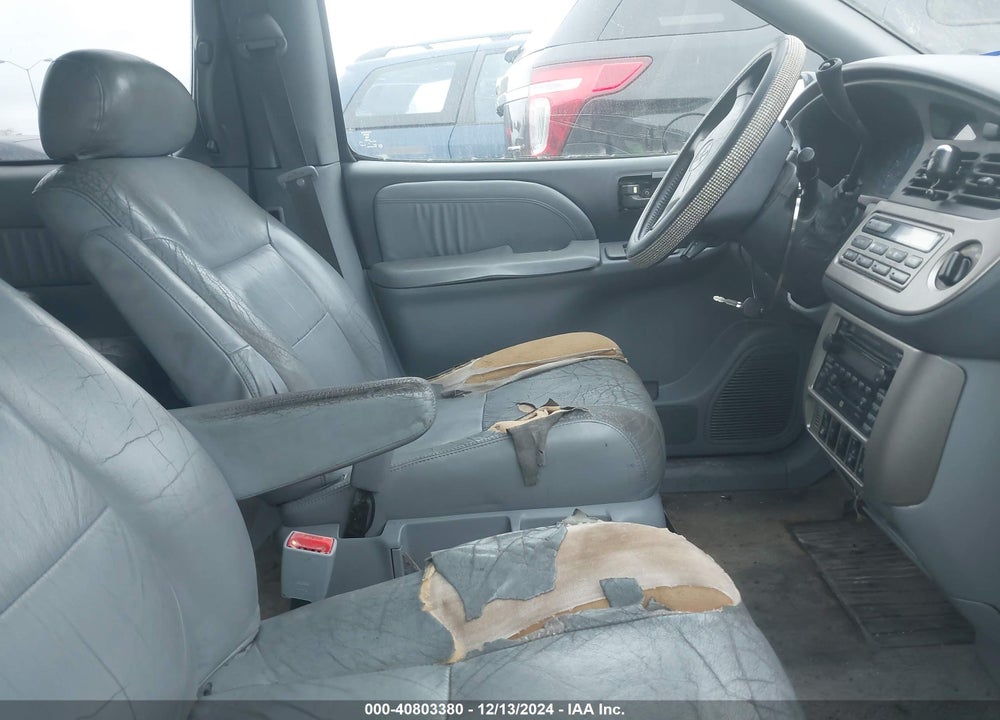 2002 TOYOTA SIENNA XLE VIN: 4T3ZF13CX2U430005