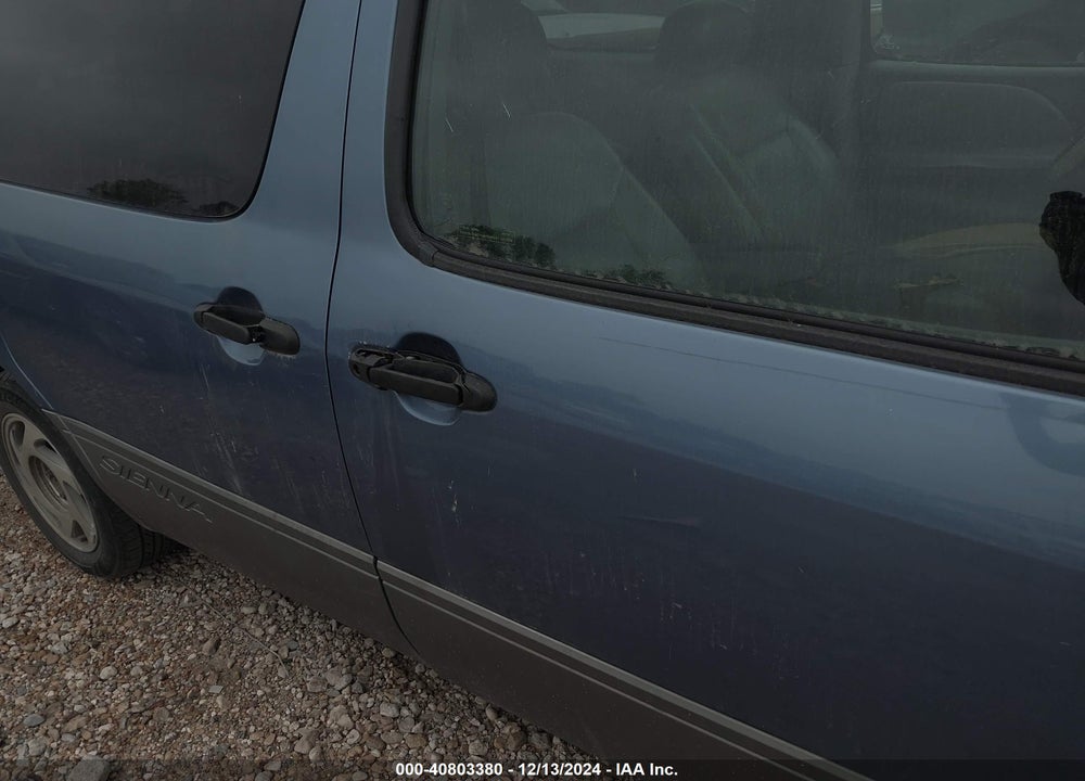 2002 TOYOTA SIENNA XLE VIN: 4T3ZF13CX2U430005