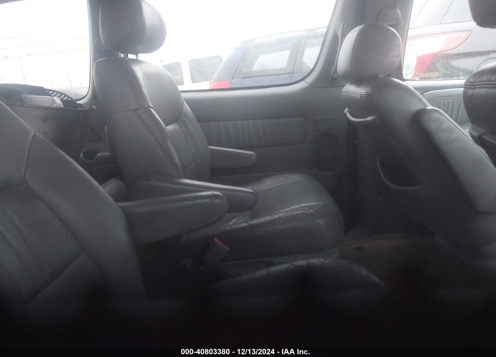 2002 TOYOTA SIENNA XLE VIN: 4T3ZF13CX2U430005