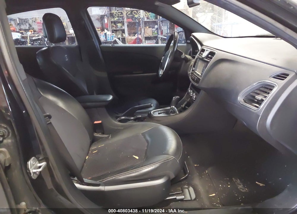 2011 CHRYSLER 200 S VIN: 1C3BC8FGXBN567670