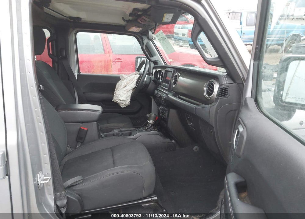 2019 JEEP WRANGLER UNLIMITED SAHARA 4X4 VIN: 1C4HJXEG0KW552922