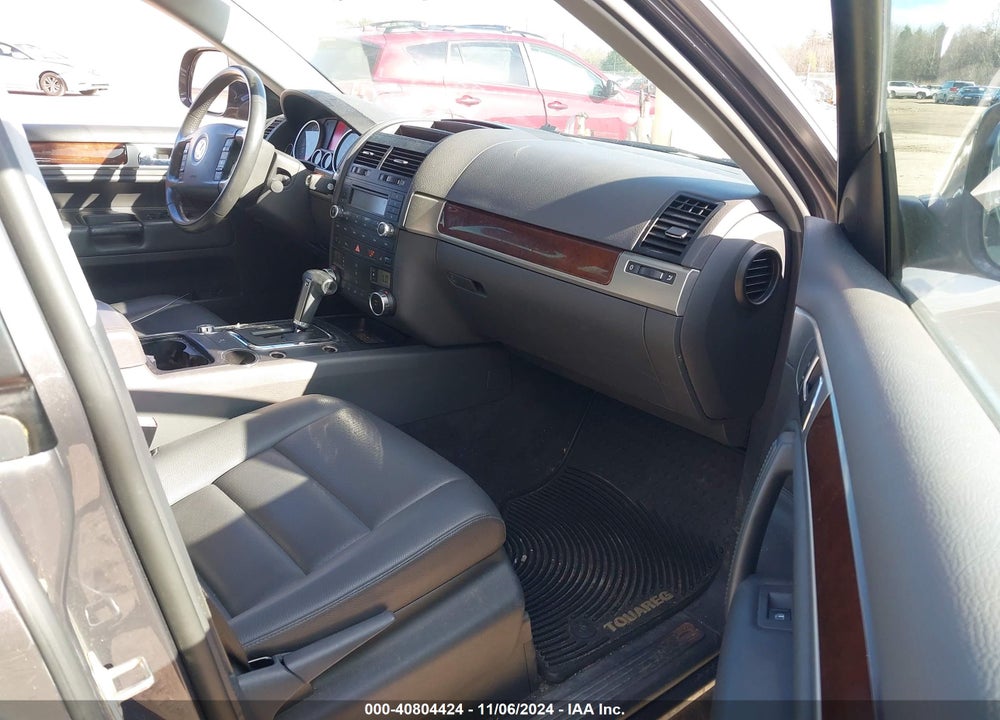 2010 VOLKSWAGEN TOUAREG VR6 FSI VIN: WVGBF7A99AD003384