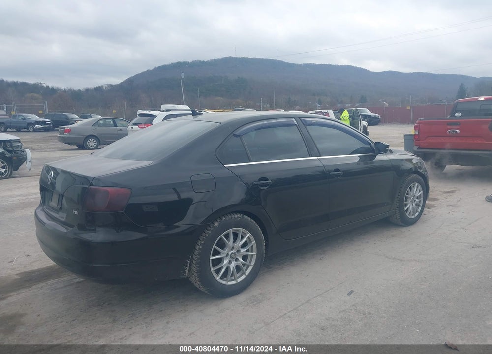 2014 VOLKSWAGEN JETTA 2.0L TDI VIN: 3VWLL7AJ5EM360158