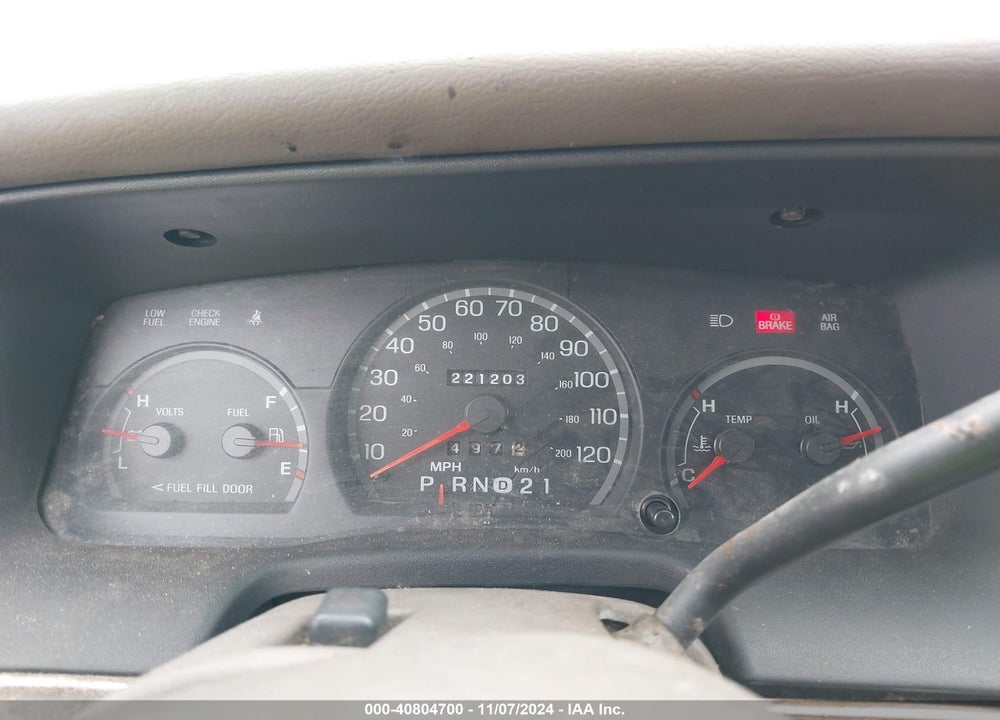 2000 FORD CROWN VICTORIA VIN: 2FAFP73W7YX154402
