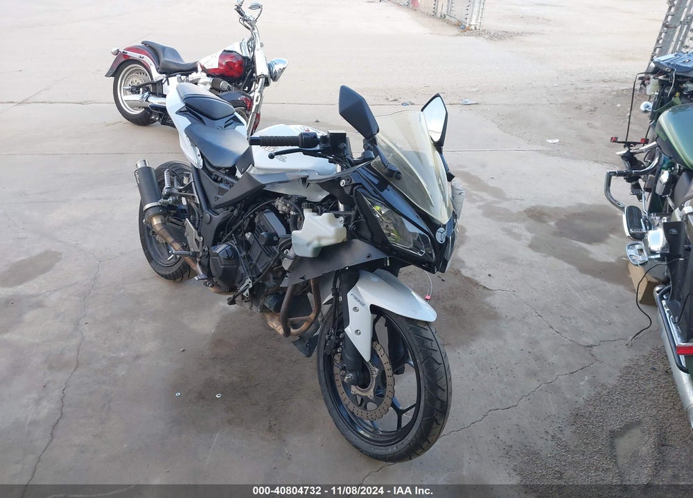 2017 KAWASAKI EX300 B VIN: JKAEX8B1XHDA39928