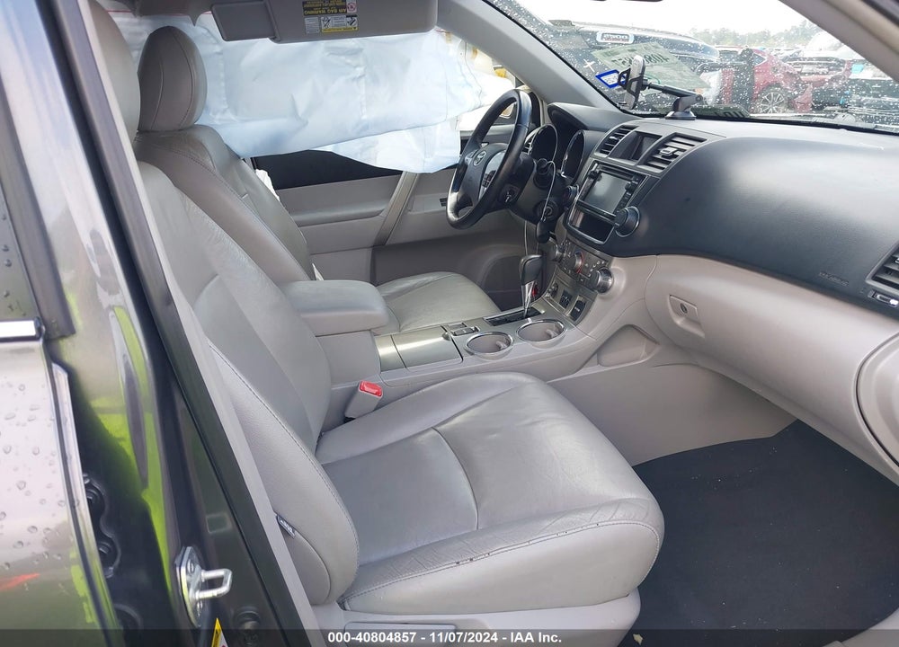 2013 TOYOTA HIGHLANDER PLUS/SE VIN: 5TDZK3EH8DS117801