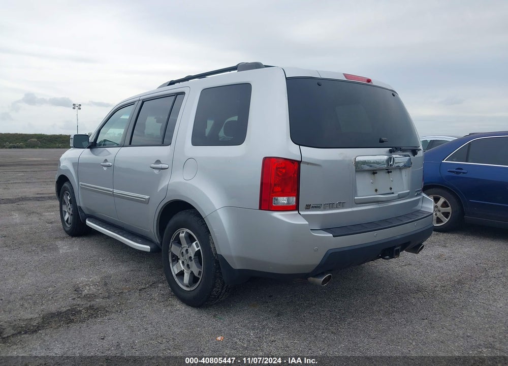 2011 HONDA PILOT TOURING VIN: 5FNYF4H97BB013585