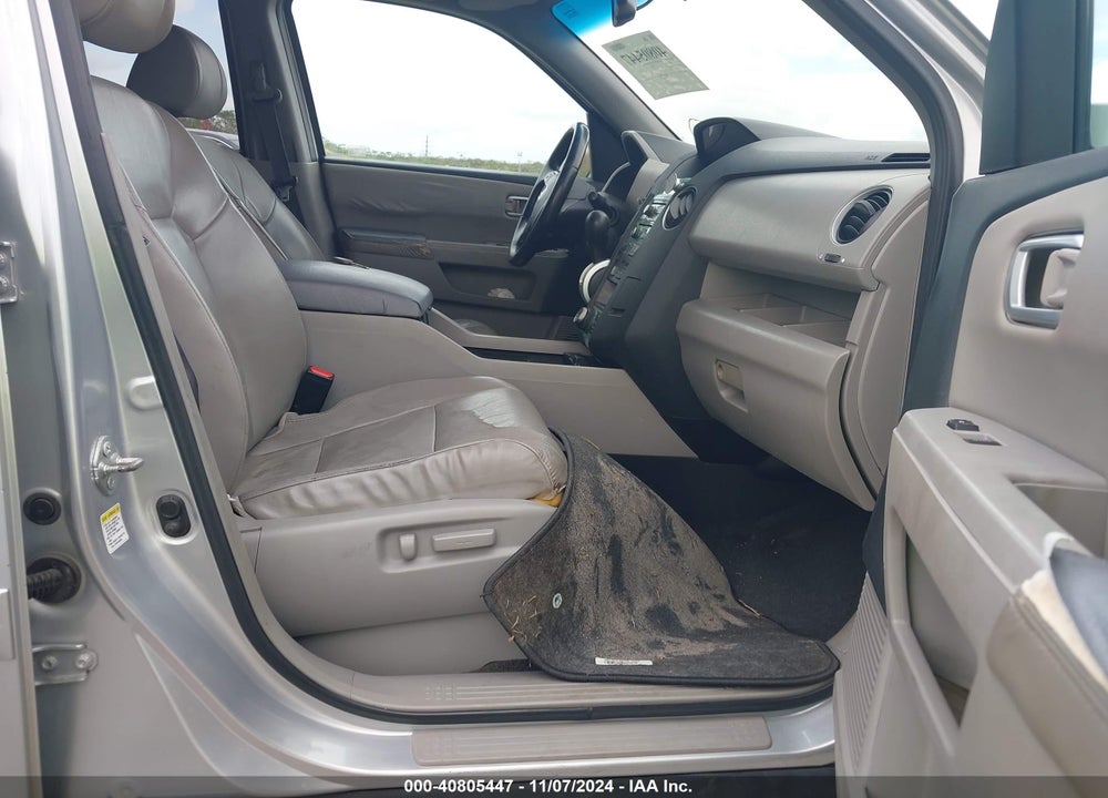 2011 HONDA PILOT TOURING VIN: 5FNYF4H97BB013585