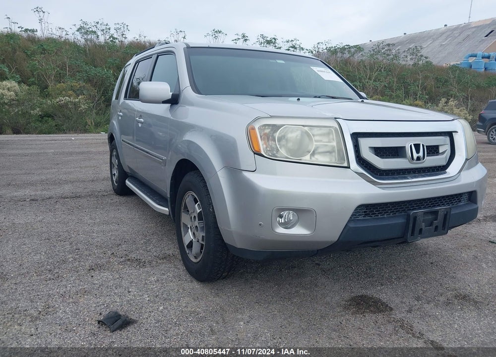 2011 HONDA PILOT TOURING VIN: 5FNYF4H97BB013585