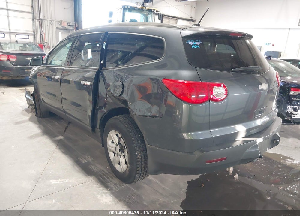 2011 CHEVROLET TRAVERSE LS VIN: 1GNKREED8BJ367451