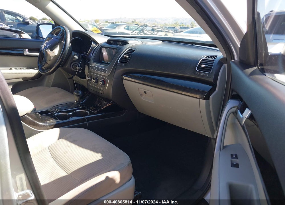 2015 KIA SORENTO LX VIN: 5XYKT4A63FG601755