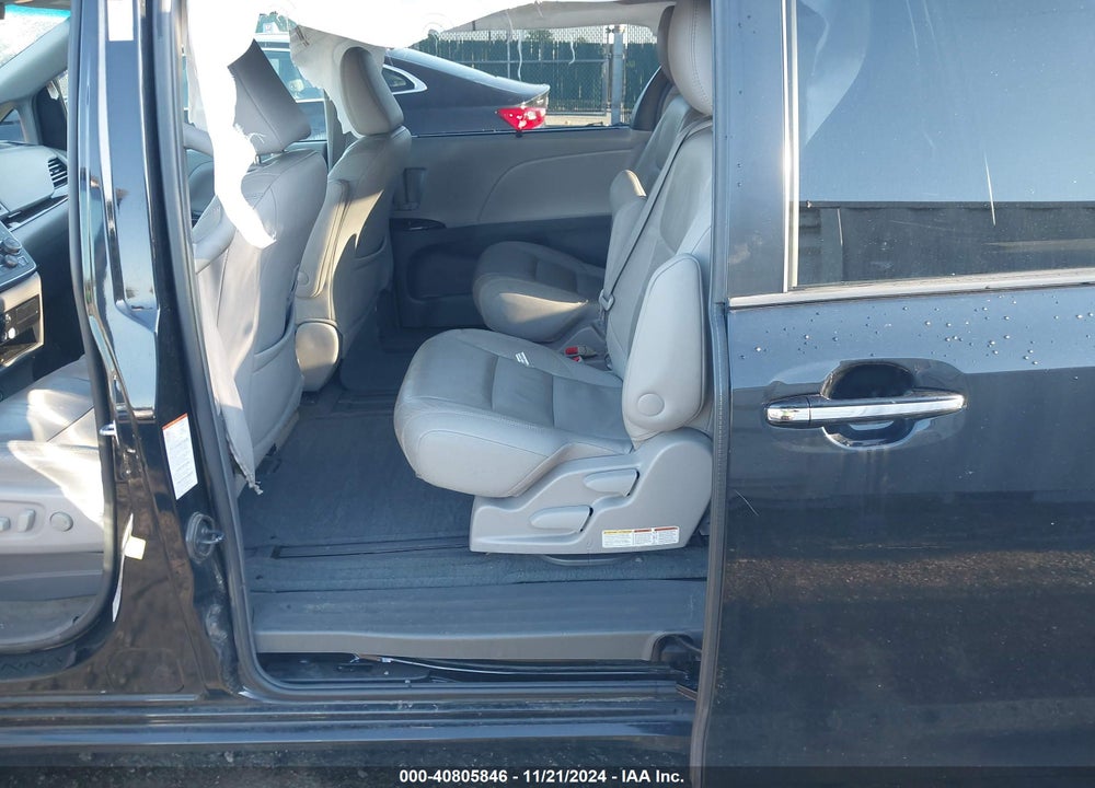 2017 TOYOTA SIENNA XLE 8 PASSENGER VIN: 5TDYZ3DCXHS880535