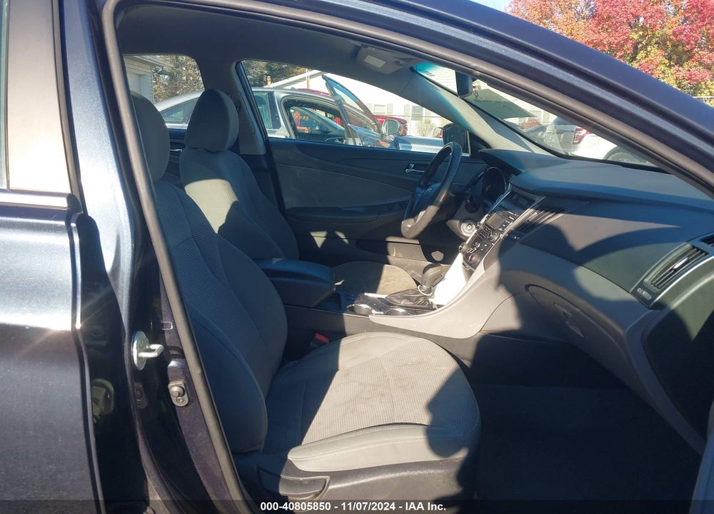 2013 HYUNDAI SONATA GLS VIN: 5NPEB4AC4DH657943