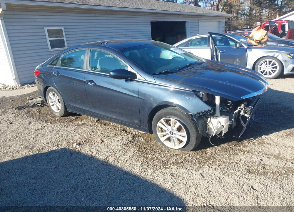 2013 HYUNDAI SONATA GLS VIN: 5NPEB4AC4DH657943