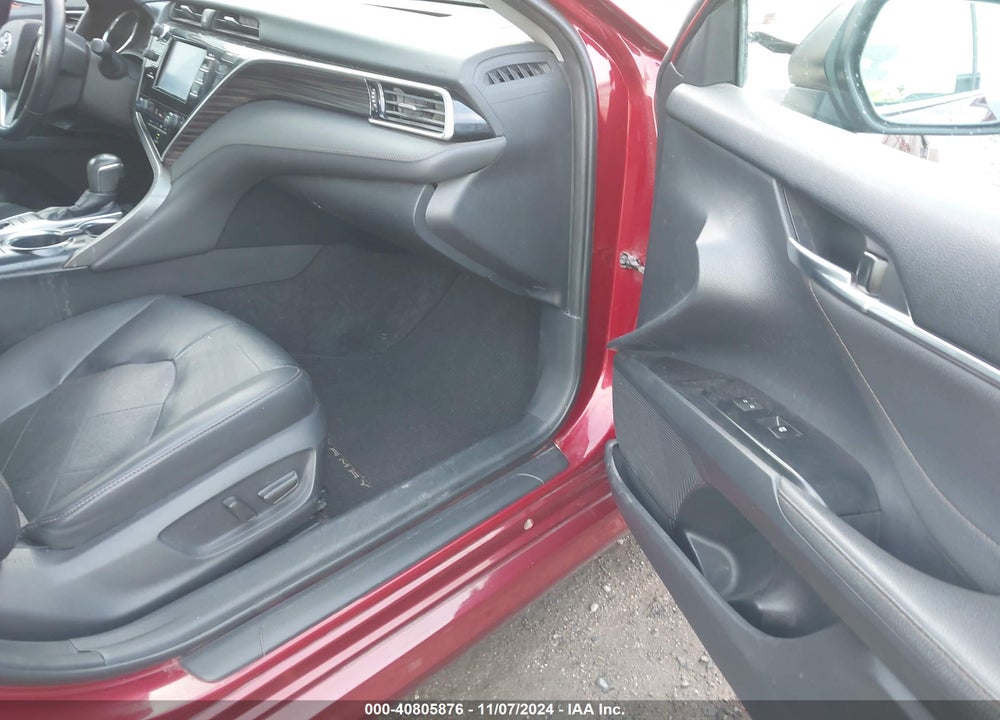 2018 TOYOTA CAMRY XLE VIN: 4T1B11HK3JU549182