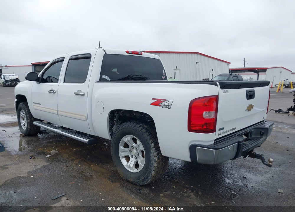 2011 CHEVROLET SILVERADO 1500 LT VIN: 3GCPKSE35BG221521