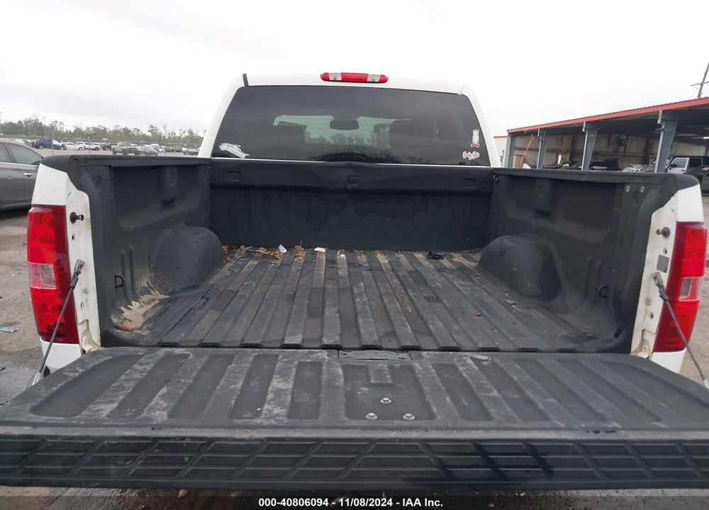 2011 CHEVROLET SILVERADO 1500 LT VIN: 3GCPKSE35BG221521