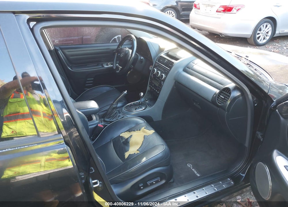 2004 LEXUS IS 300 VIN: JTHBD192640088161