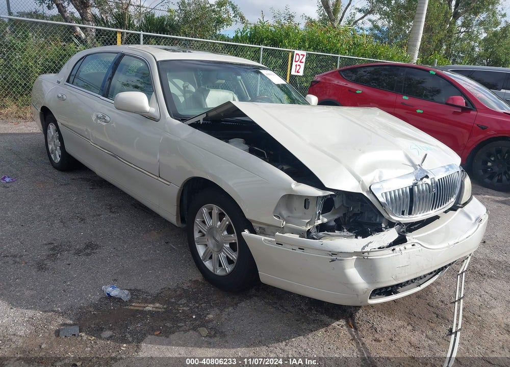2007 LINCOLN TOWN CAR SIGNATURE LIMITED VIN: 1LNHM82W77Y639281