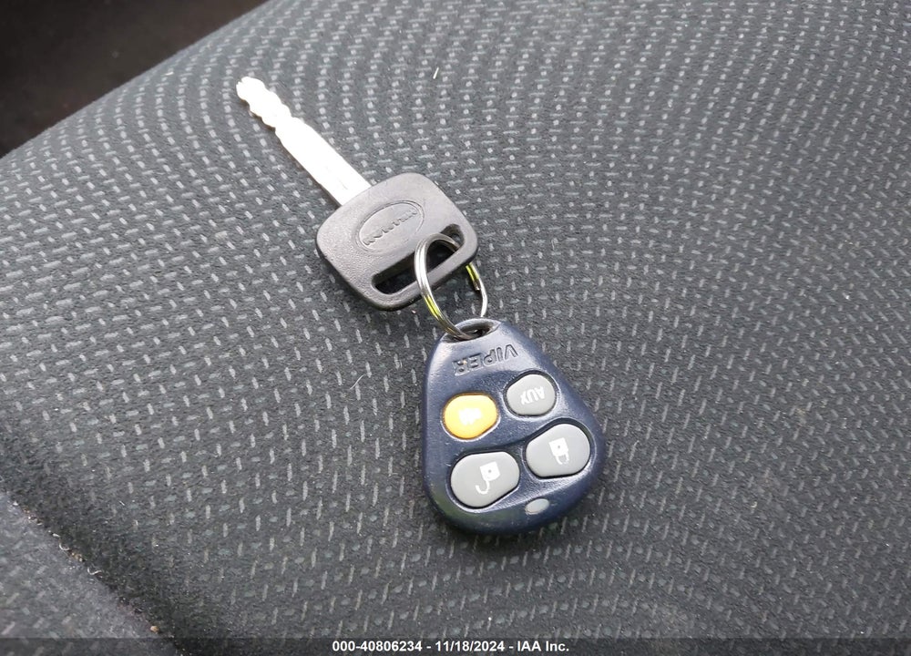 2010 TOYOTA YARIS VIN: JTDBT4K3XA1353629