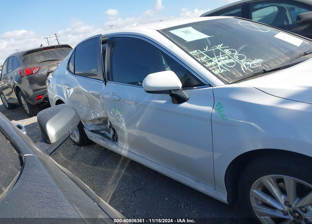 2022 TOYOTA CAMRY LE VIN: 4T1C11AK7NU697131