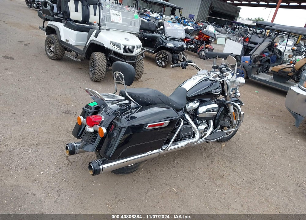 2017 HARLEY-DAVIDSON FLHR ROAD KING VIN: 1HD1FBC14HB680955