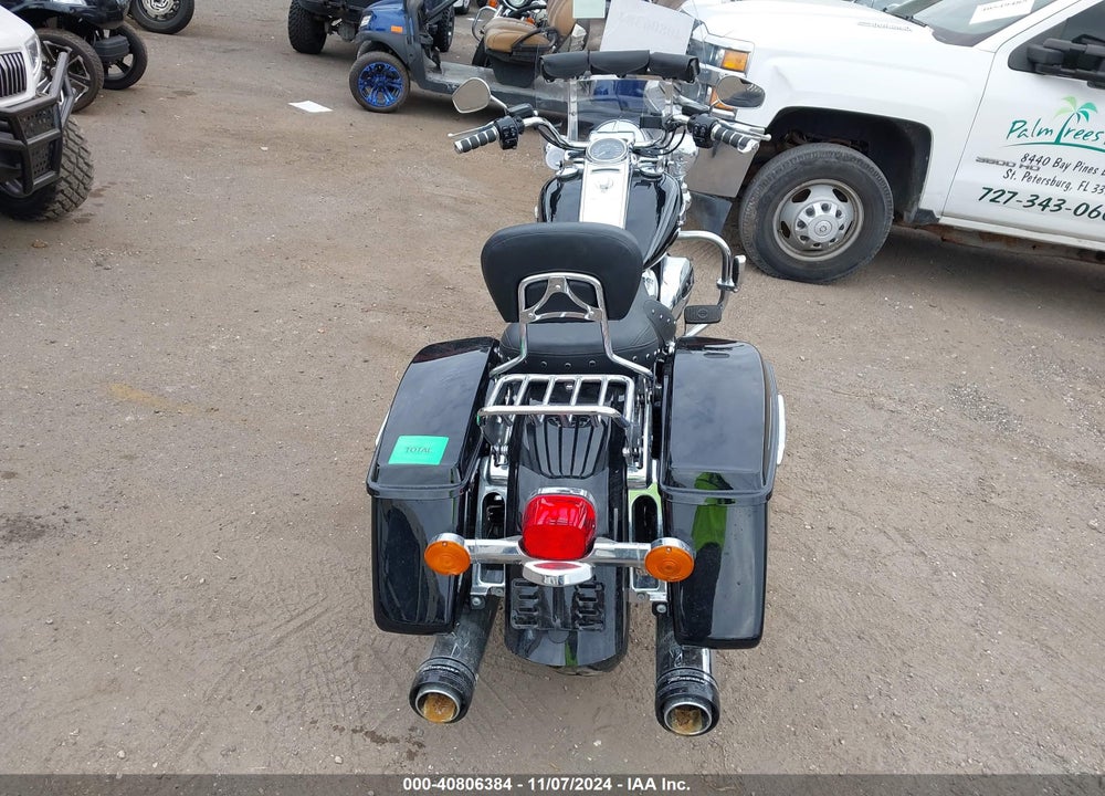 2017 HARLEY-DAVIDSON FLHR ROAD KING VIN: 1HD1FBC14HB680955