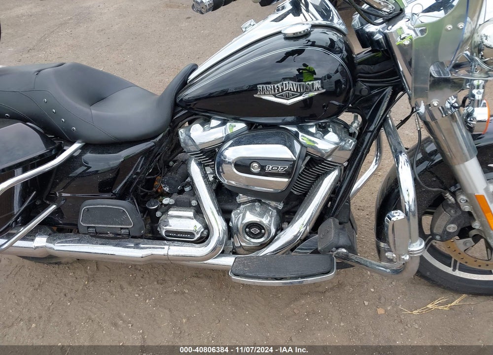 2017 HARLEY-DAVIDSON FLHR ROAD KING VIN: 1HD1FBC14HB680955