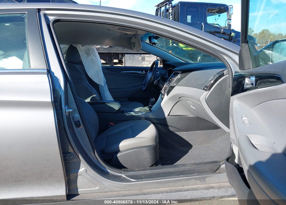 2014 HYUNDAI SONATA SE 2.0T VIN: 5NPEC4AB8EH827632