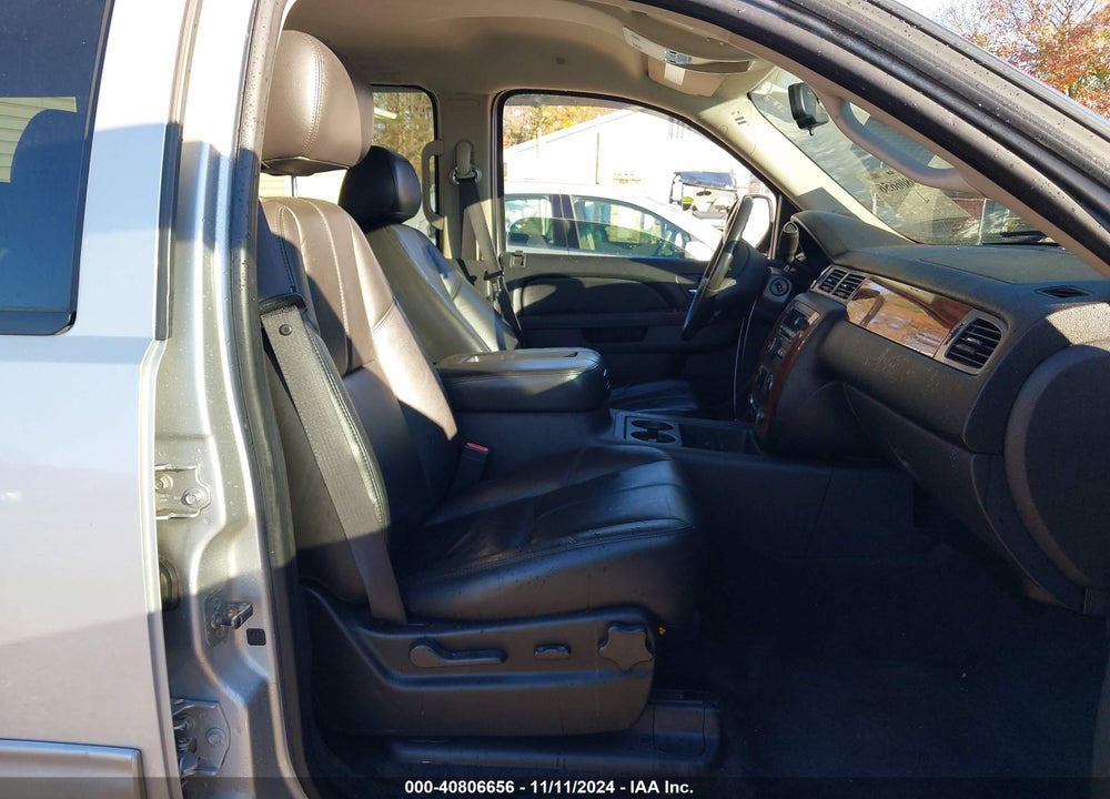 2011 CHEVROLET TAHOE LT VIN: 1GNSKBE07BR112730