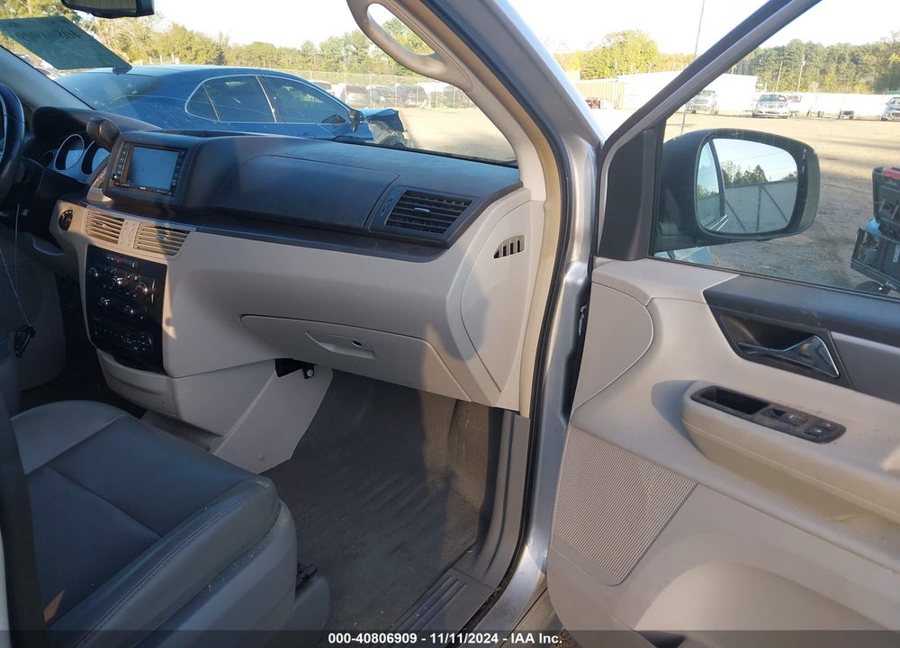 2011 VOLKSWAGEN ROUTAN SE VIN: 2V4RW3DG0BR772642