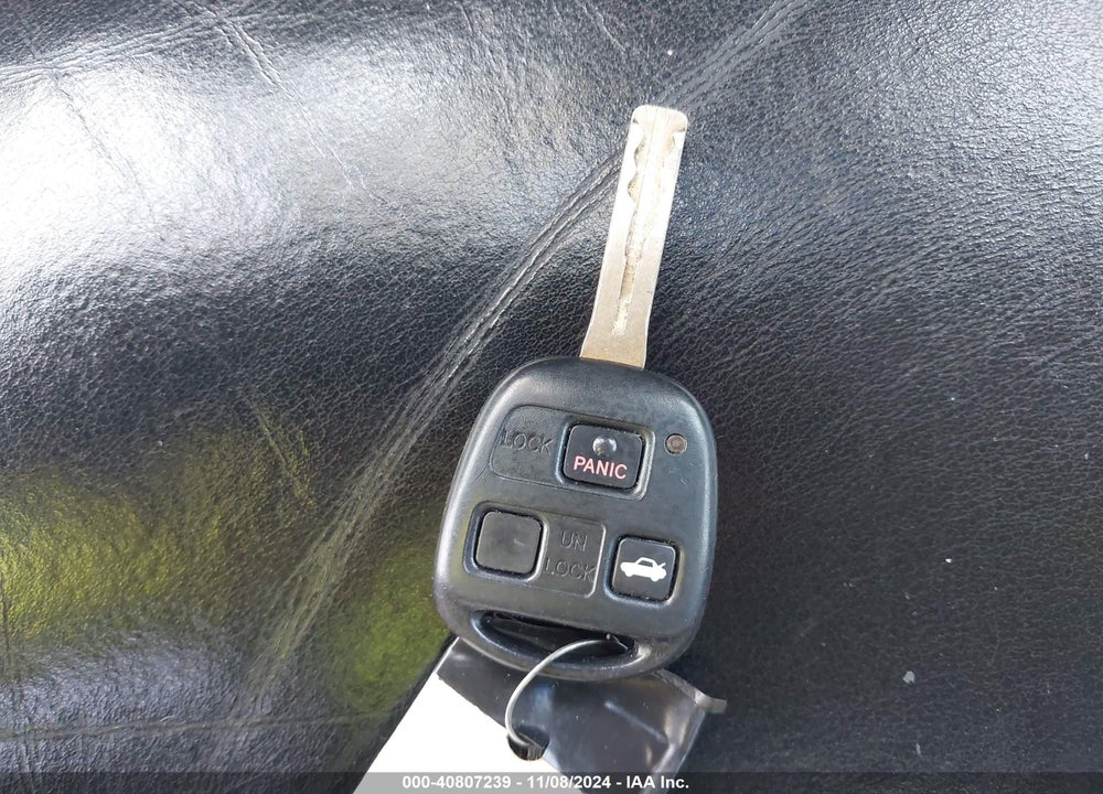 2002 LEXUS ES 300 VIN: JTHBF30G720029261