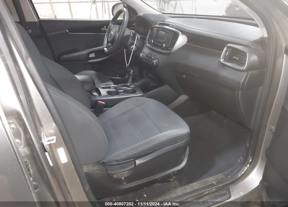 2016 KIA SORENTO 3.3L LX VIN: 5XYPGDA54GG024821